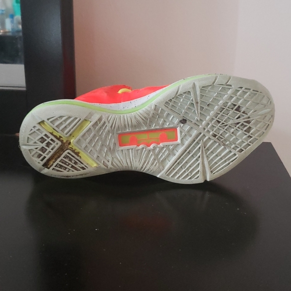 Neon Oranga and Yellow Nike Lebrons - Picture 6 of 6